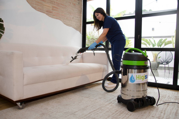 Limpeza de estofados e sofás em Curitiba