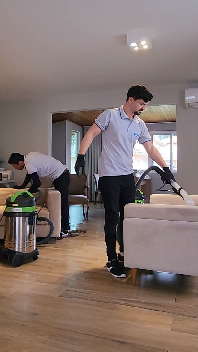 Limpeza de estofados e sofás em Curitiba