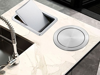 lixeira embutida no armário da cozinha