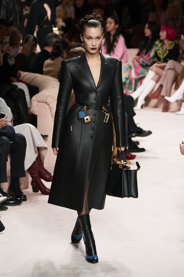 Look All Black para Cada Ocasião: Do Escritório à Balada com Estilo