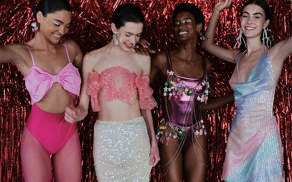 Tendências de Acessórios para o Carnaval 2026: Tiaras, Body Chains e Mais