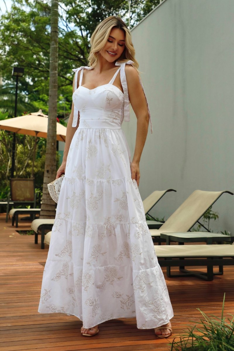 Como combinar vestido longo de algodão com jaqueta jeans