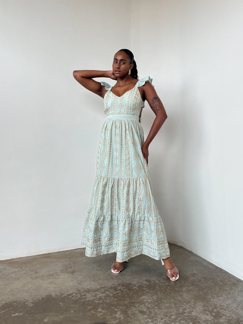 Acessórios que elevam o look com vestido longo de algodão