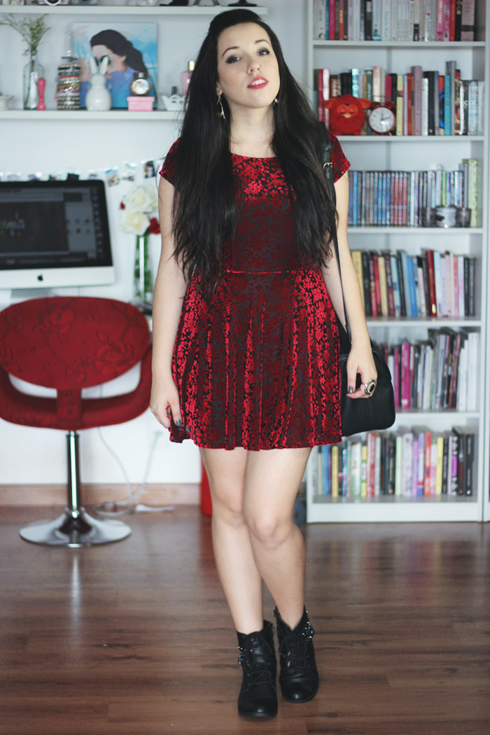 Guia completo de acessórios para complementar seu vestido vermelho