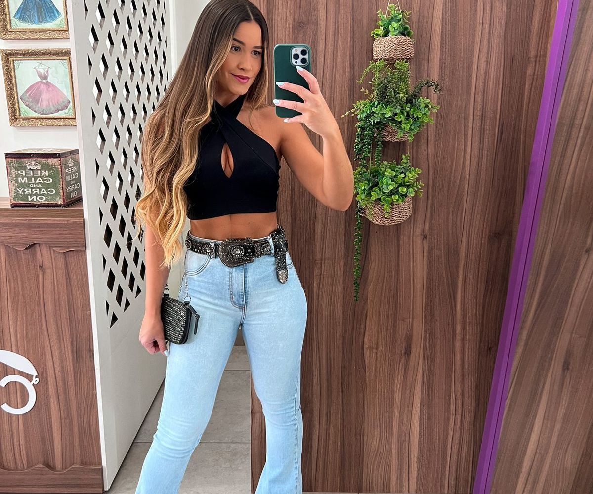 Além do Xadrez: 7 Formas Criativas de Usar Camisas no Look Country Feminino