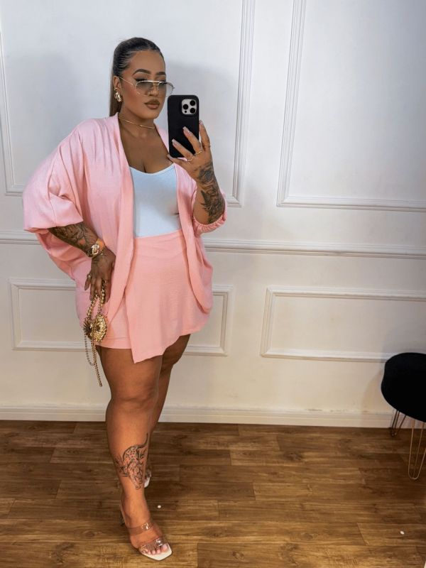 Brilho e Transparência: Como Usar Tendências em Looks para Shows Noturnos