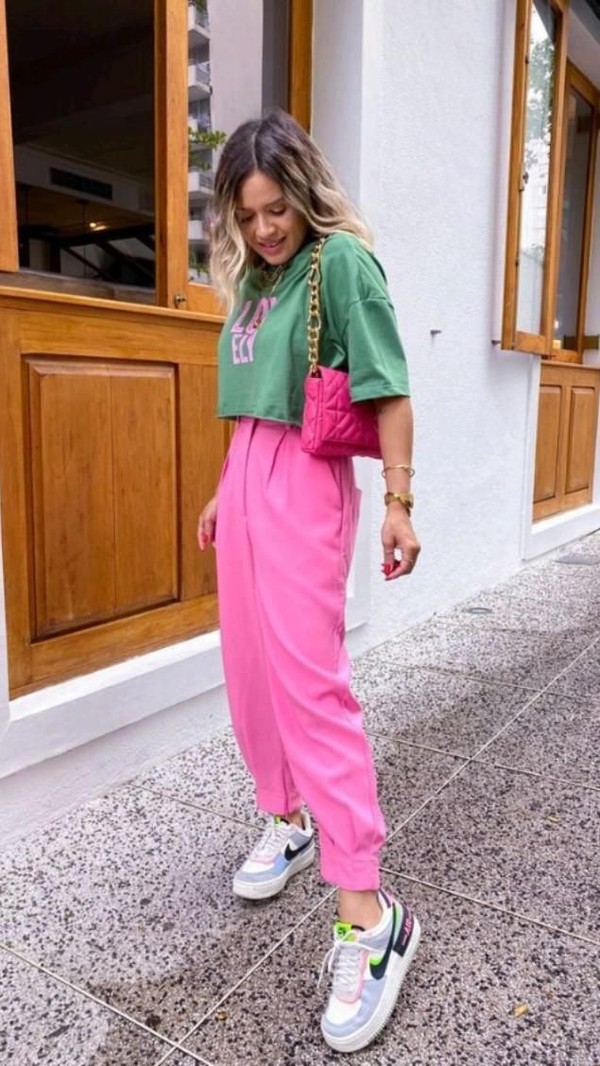 looks com calca rosa