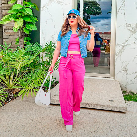 5 maneiras de usar calça rosa no dia a dia