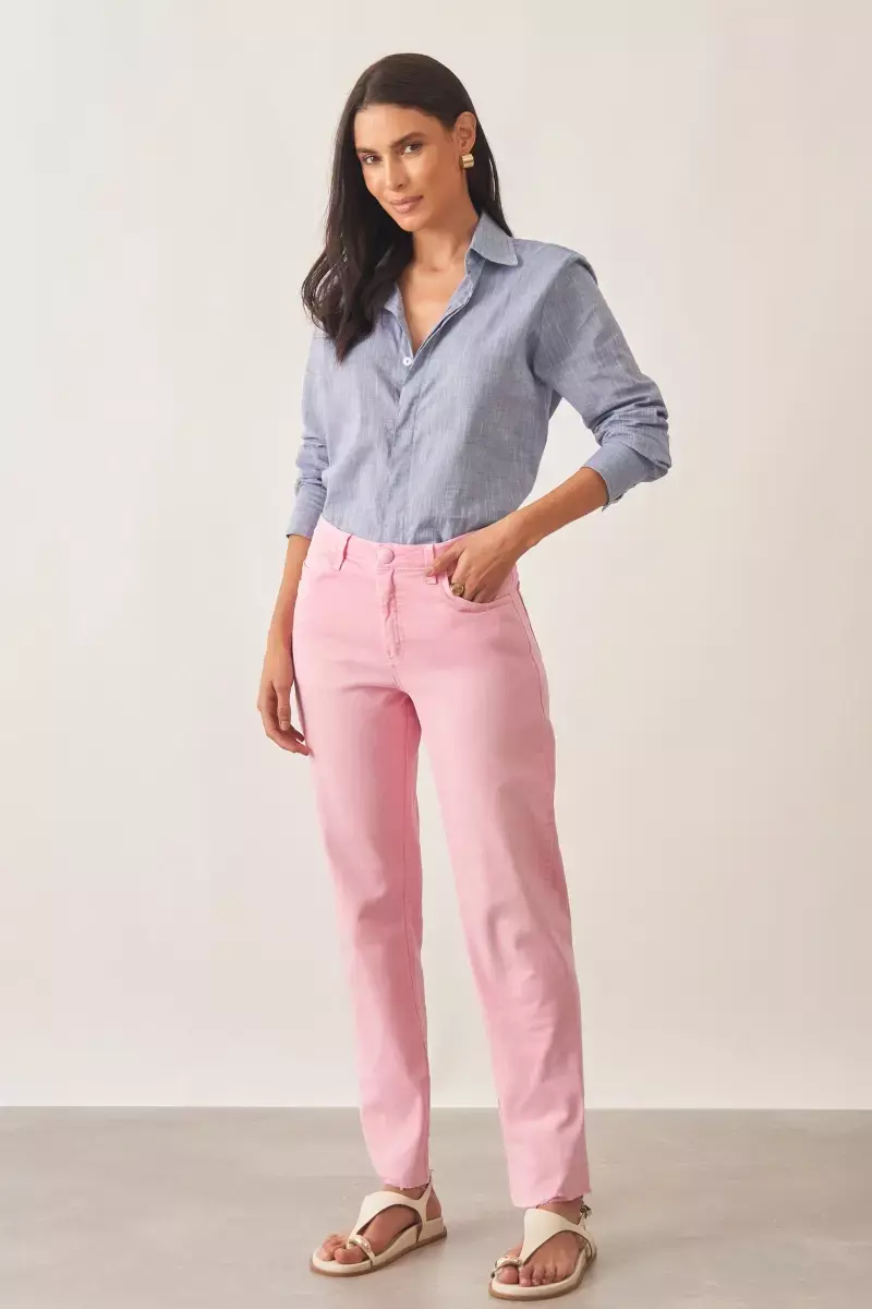 Como montar um look de trabalho com calça rosa