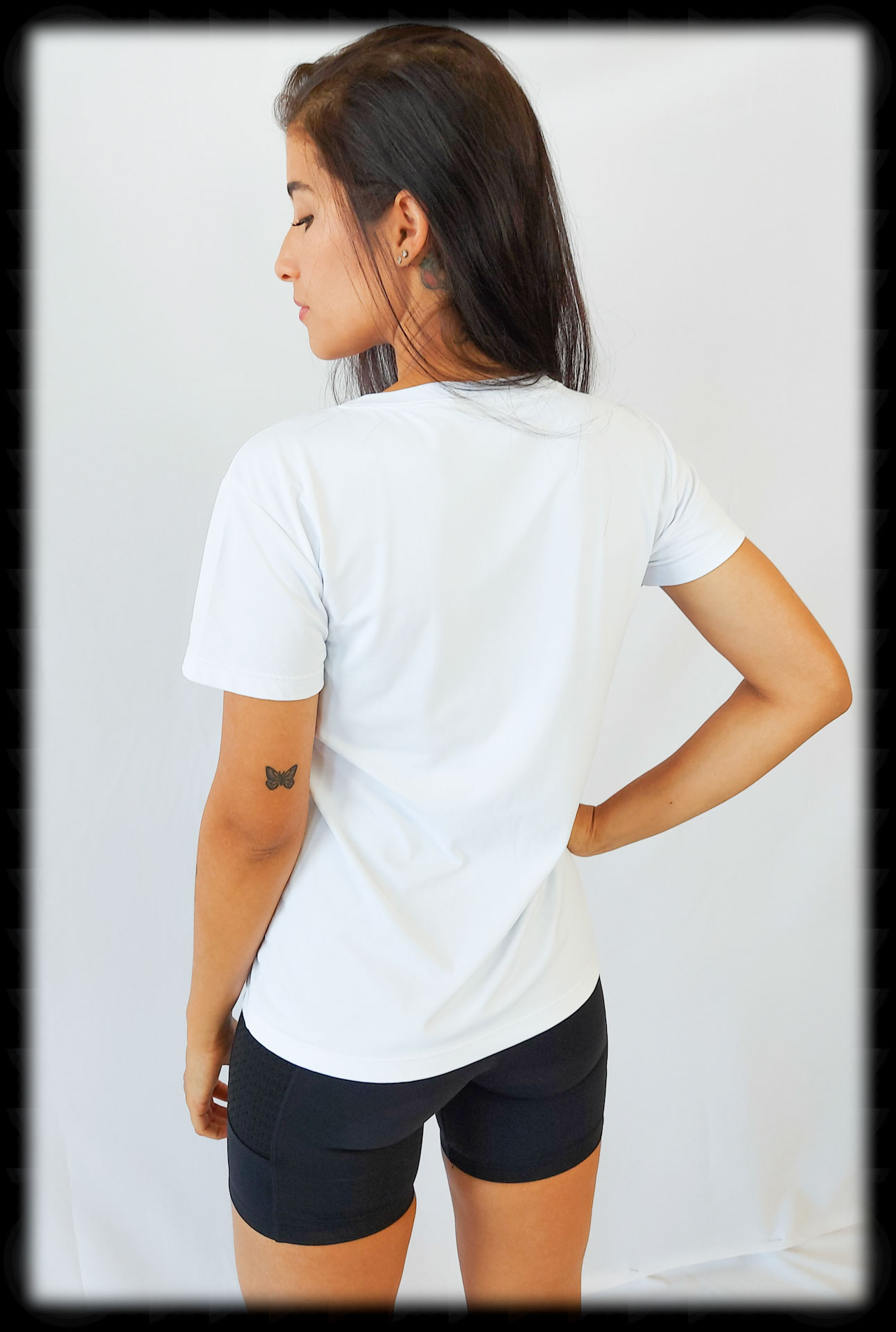 10 Acessórios Essenciais para Transformar seu Look com Camiseta Branca