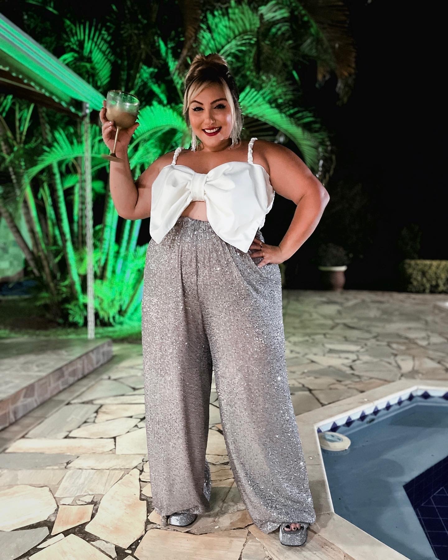 Dicas de como combinar alfaiataria com peças casuais plus size