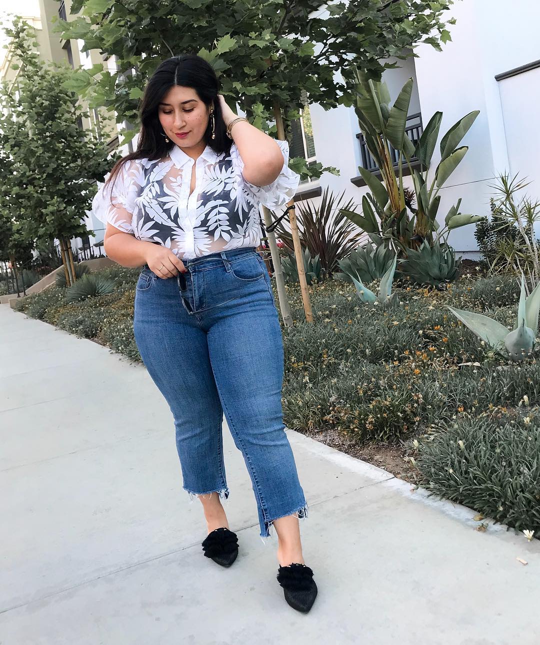 Como usar calça baggy em looks plus size