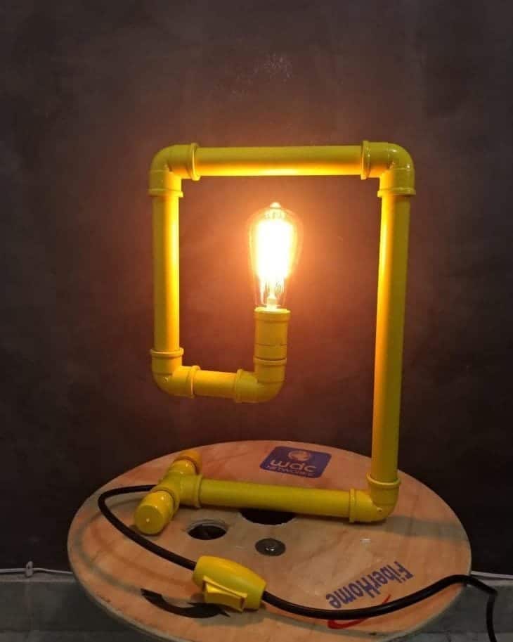 luminária de chão com tubo de pvc