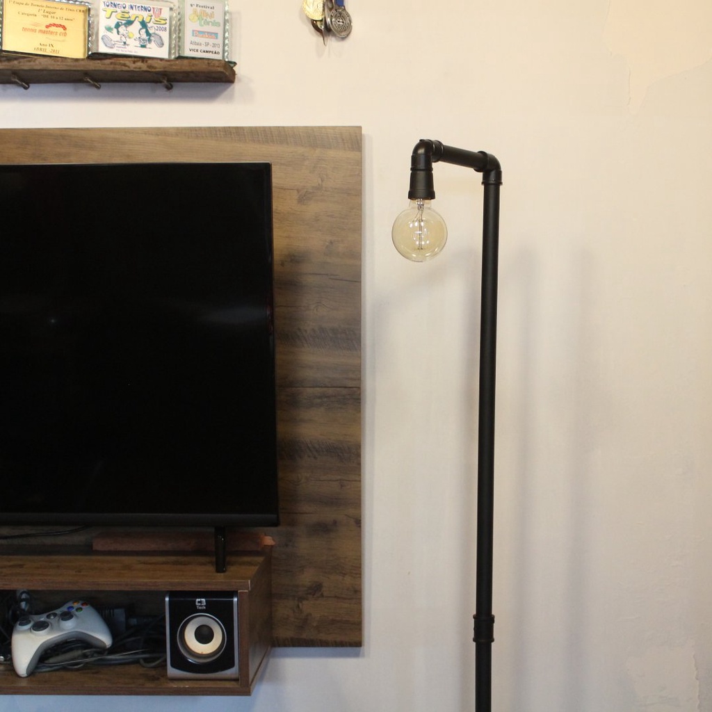 luminária de chão com tubo de pvc
