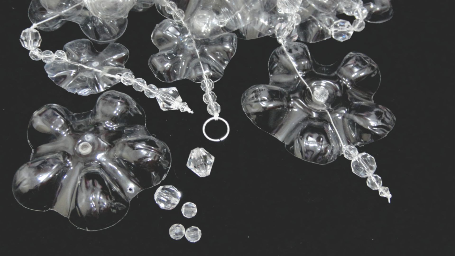 Inspirações Criativas: 10 Modelos de Luminárias de Garrafa PET para Decorar