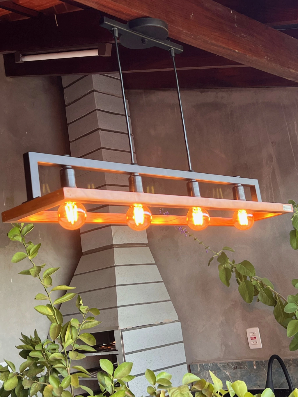 DIY: Crie Sua Própria Luminária Rústica com Madeira de Demolição (Dicas e Materiais)