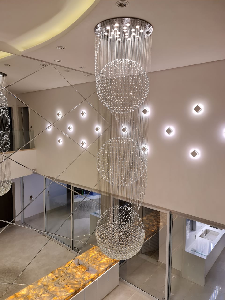 Tendências em iluminação: lustres modernos com LED