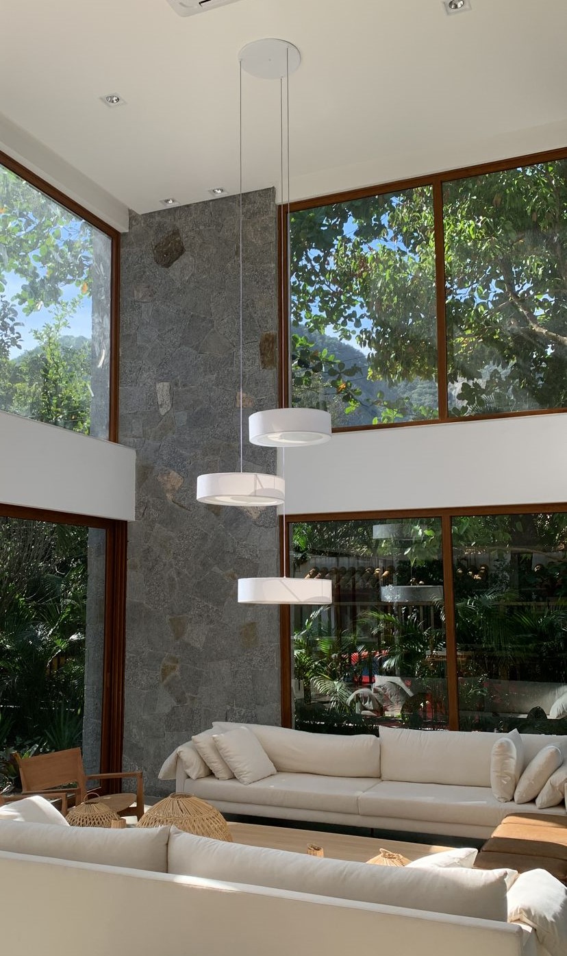 Dicas de instalação de lustres em pé direito alto