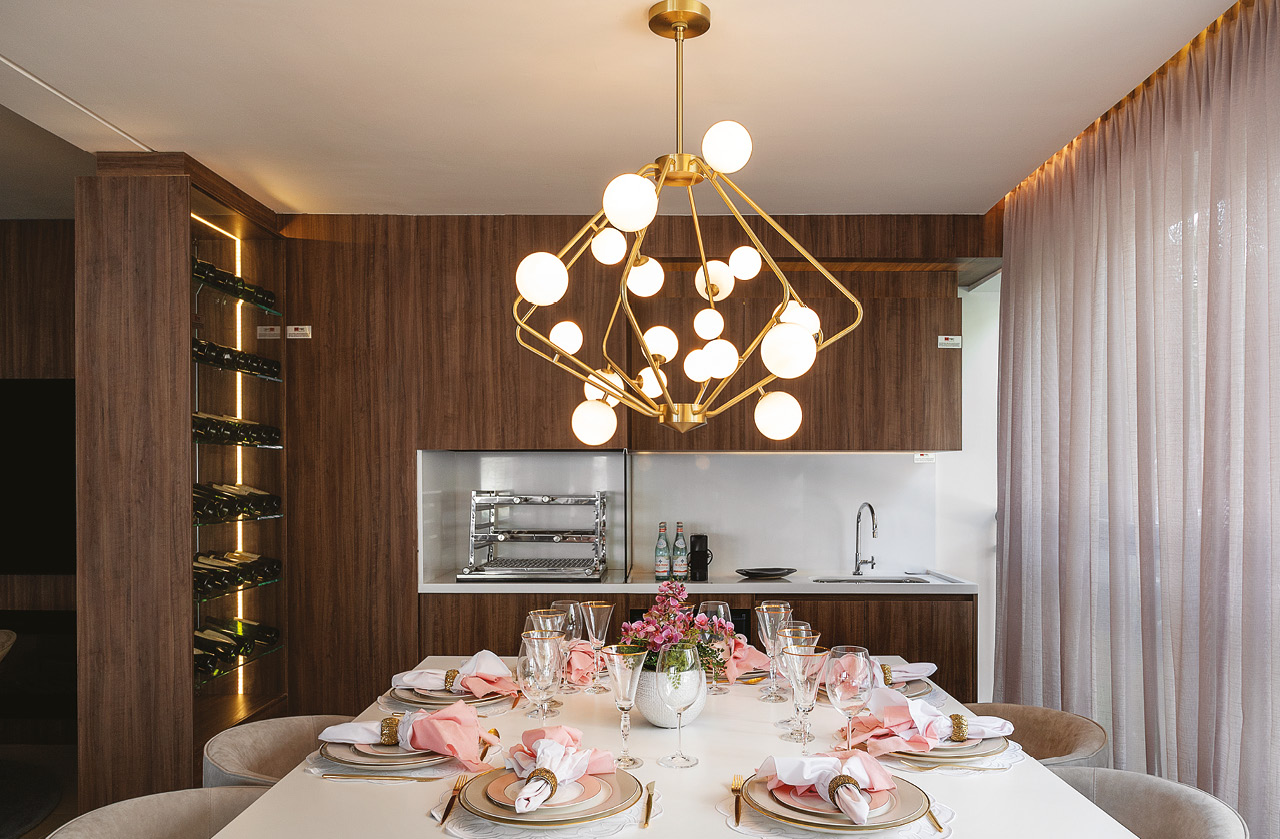 qual a altura ideal do lustre para mesa de jantar