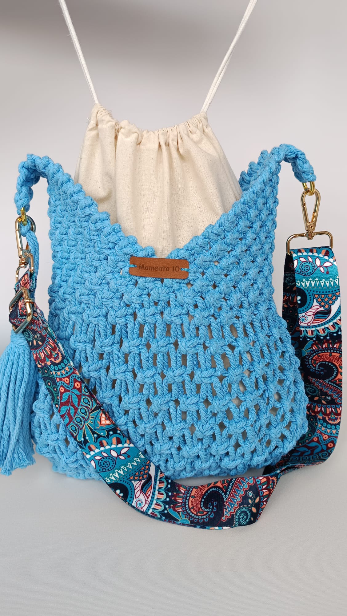 Como combinar bolsas de macramê com looks de verão