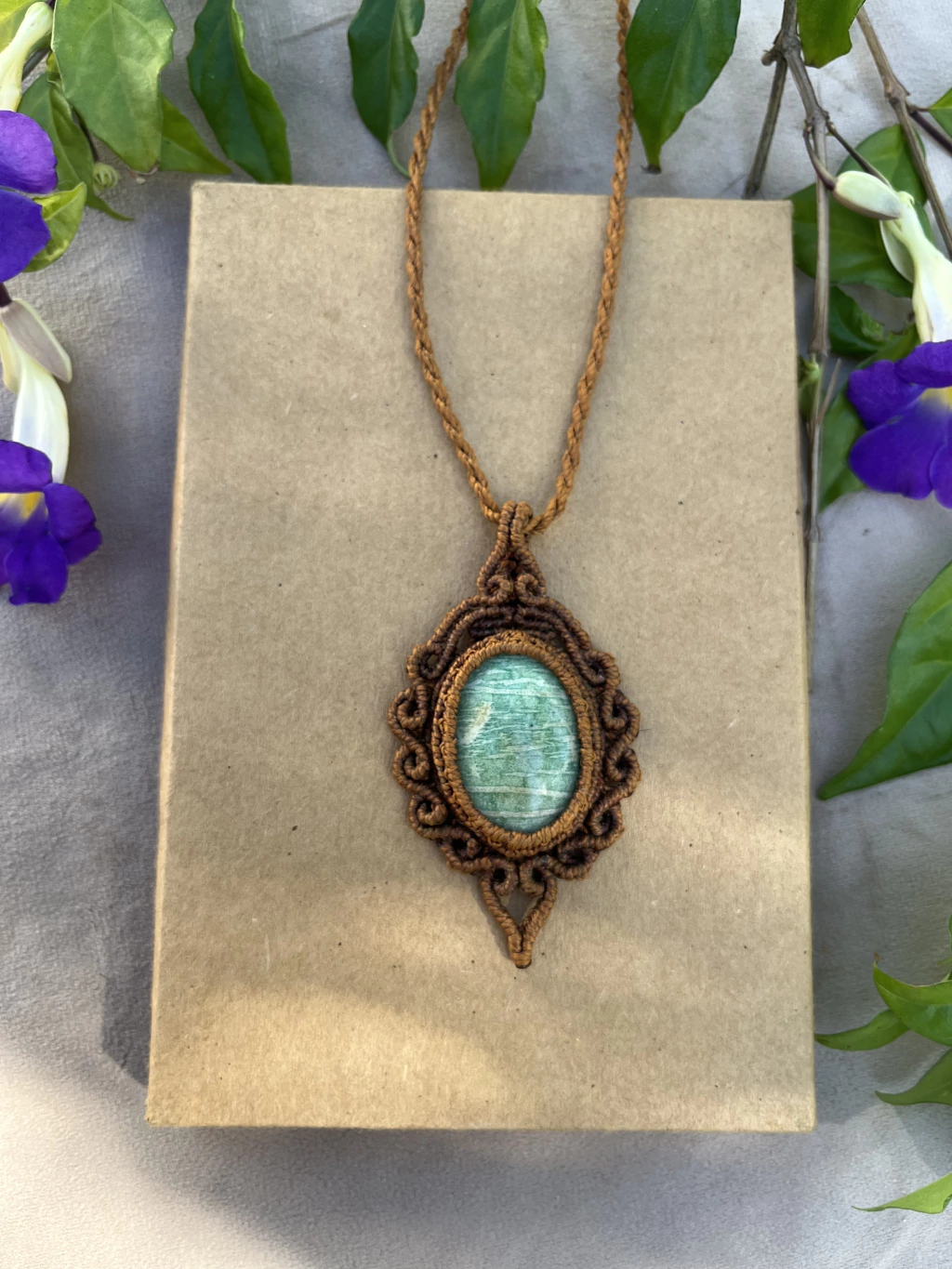 Tendências de colares de macramê com pedras naturais