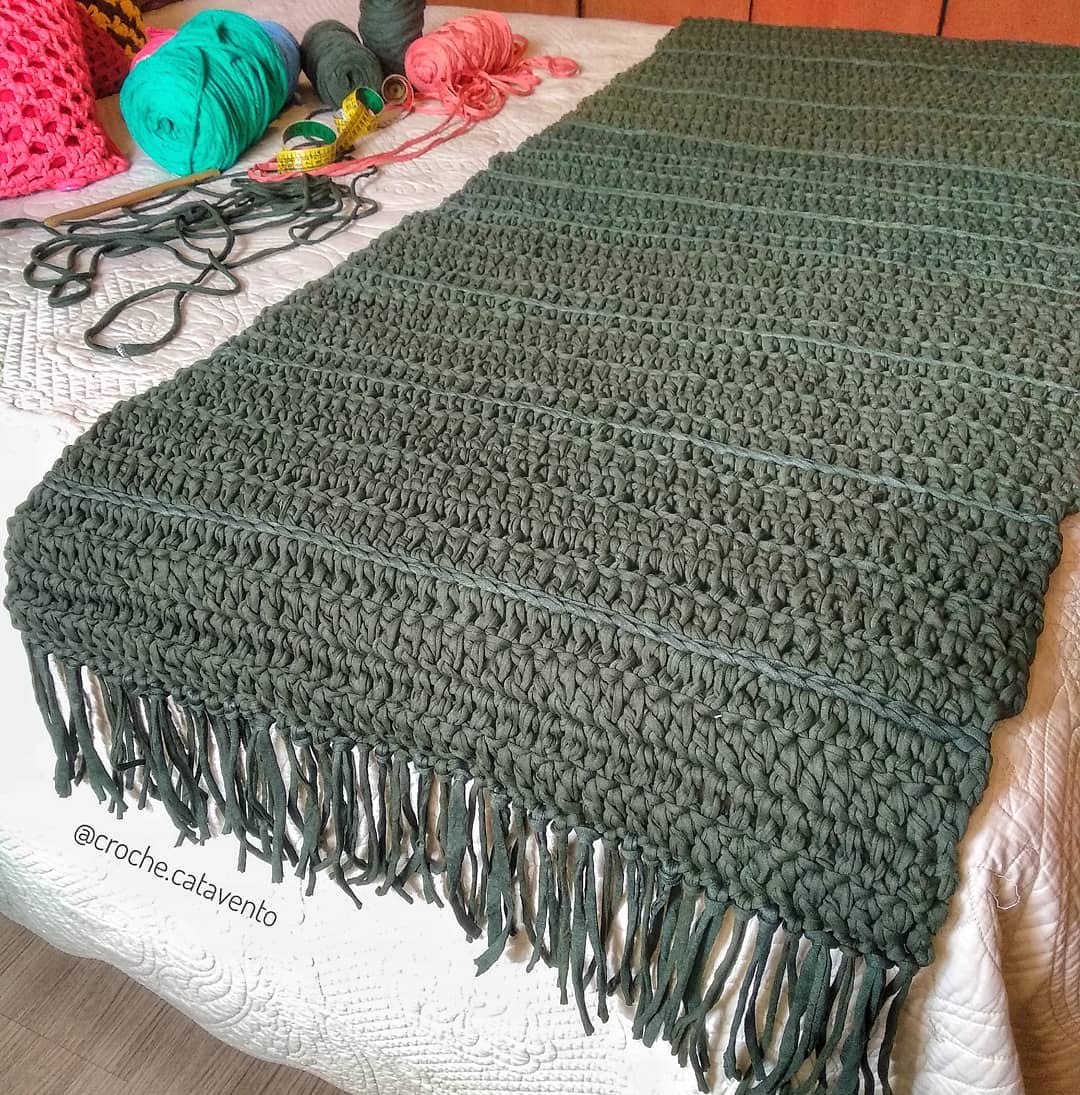 10 Ideias Criativas para Decorar Seu Sofá com Mantas de Crochê