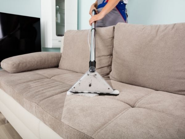 melhor produto para limpar sofa de camurça