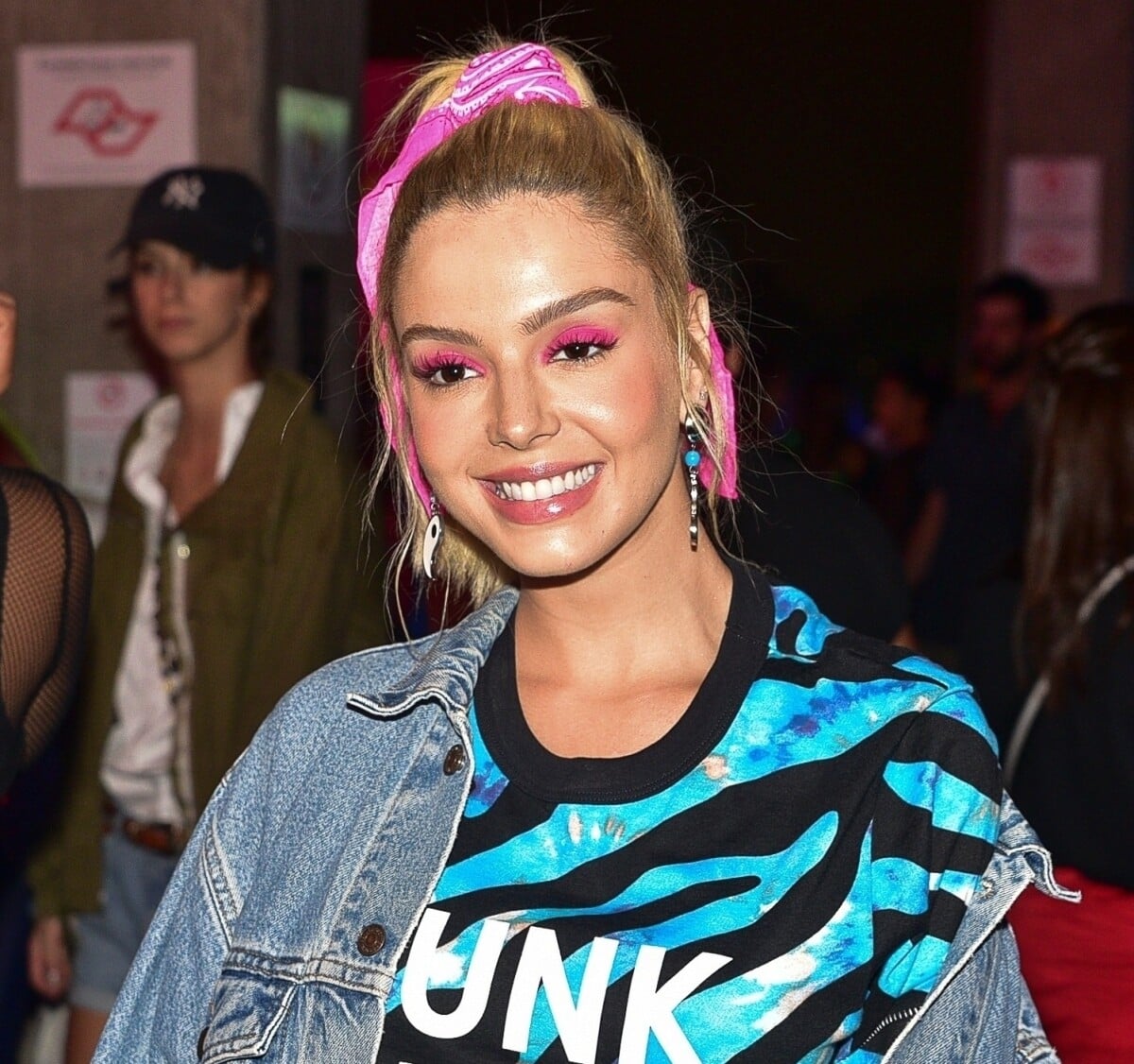 Do Gloss ao Lápis Preto: Tudo Sobre a Maquiagem Icônica dos Anos 2000