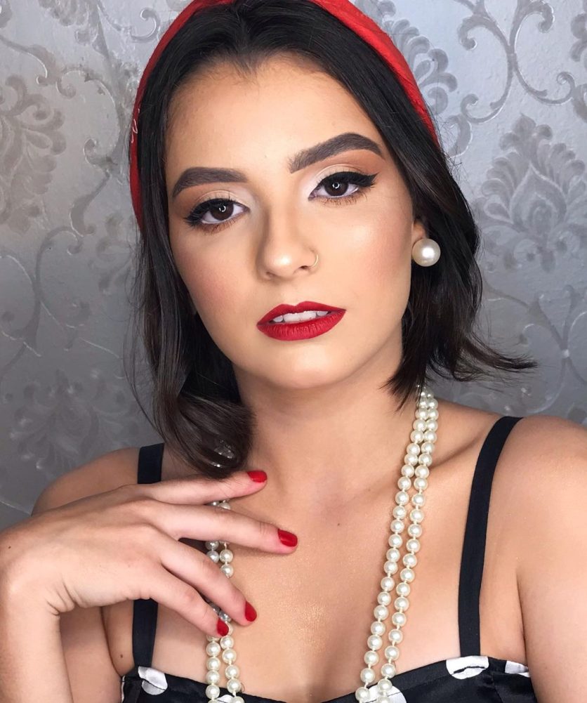 maquiagem anos 60 pele