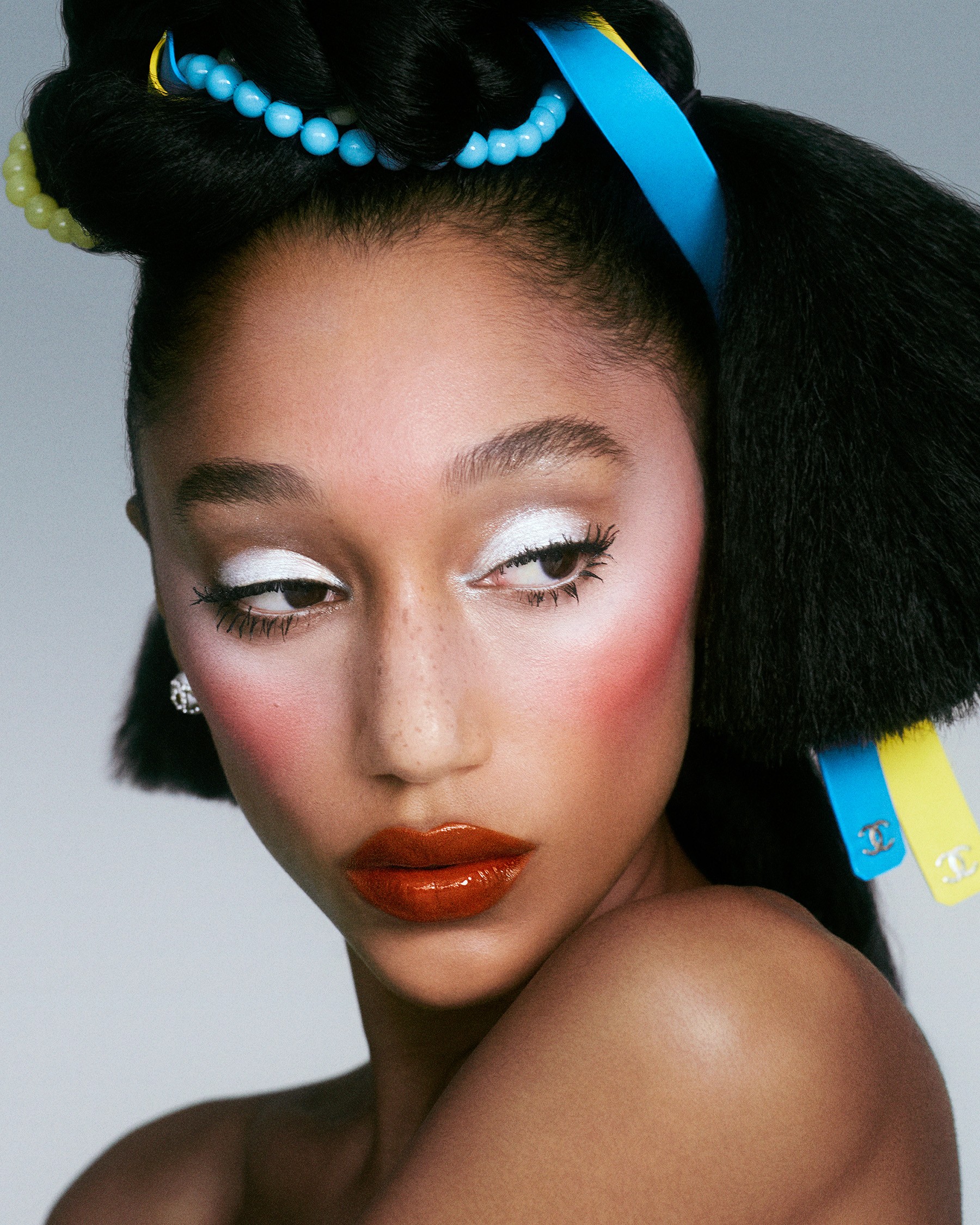 maquiagem anos 60 moderna