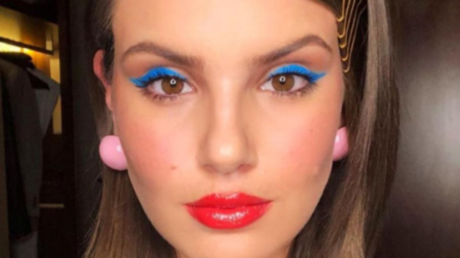 Guia Completo: Como Escolher as Cores Certas para sua Maquiagem Anos 80