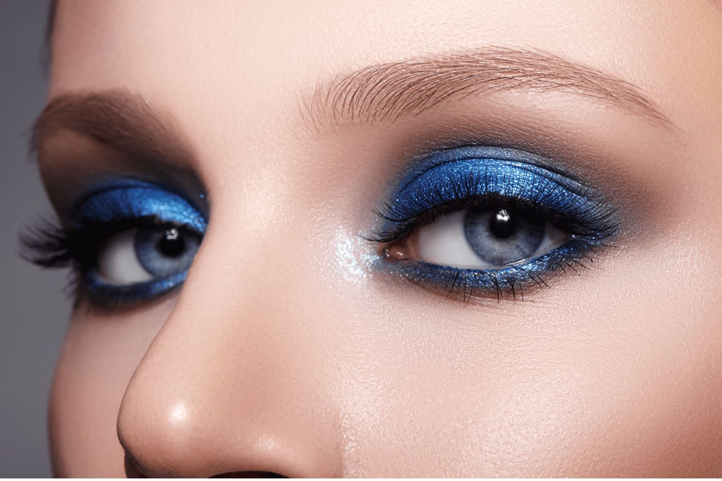 Guia Completo: Maquiagem Azul para Realçar Seus Olhos Castanhos