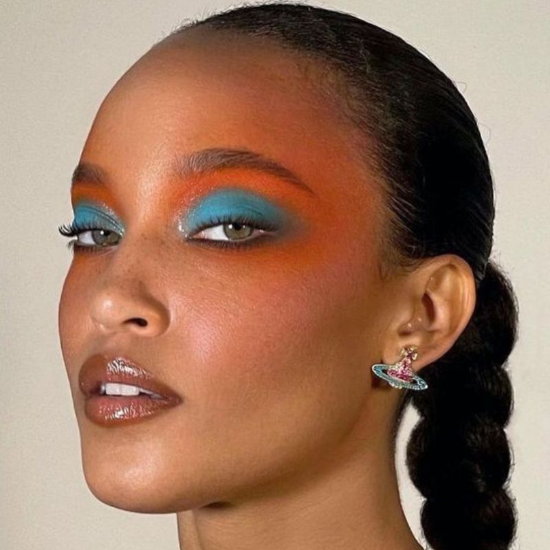 Delineador Azul: Como Escolher o Tom Perfeito e Aplicar Sem Erro