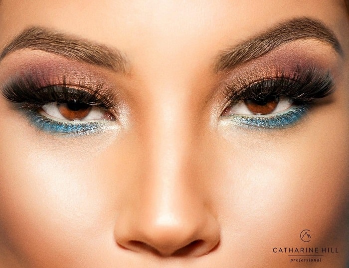 Tendência 2026: O Azul Puro na Maquiagem e Suas Combinações