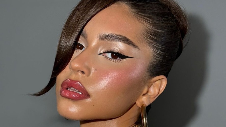 maquiagem com acabamento luminoso