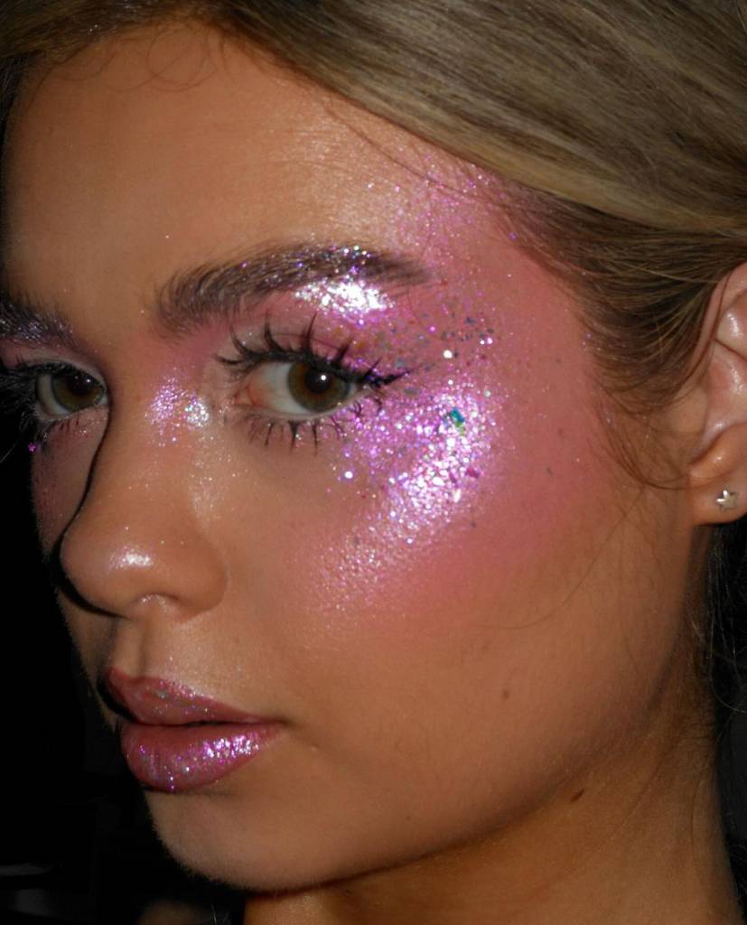 maquiagem com glitter para carnaval