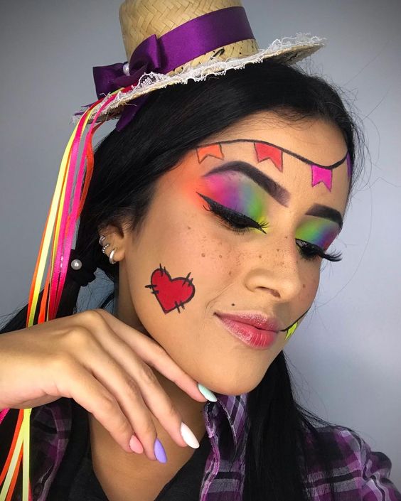 Maquiagem Festa Junina 2026: O Guia Completo para um Look Moderno e Estiloso; Blush Blocking: Como Aplicar a Tendência que Vai Dominar a Festa Junina 2026; Delineados Criativos para Festa Junina: Bandeirinhas e Outras Ideias para Arrasar; Sardinhas Falsas: O Toque Caipira Moderno na Sua Maquiagem Junina; Cores Vibrantes e Brilho: Transforme Sua Make de Festa Junina com as Tendências de 2026