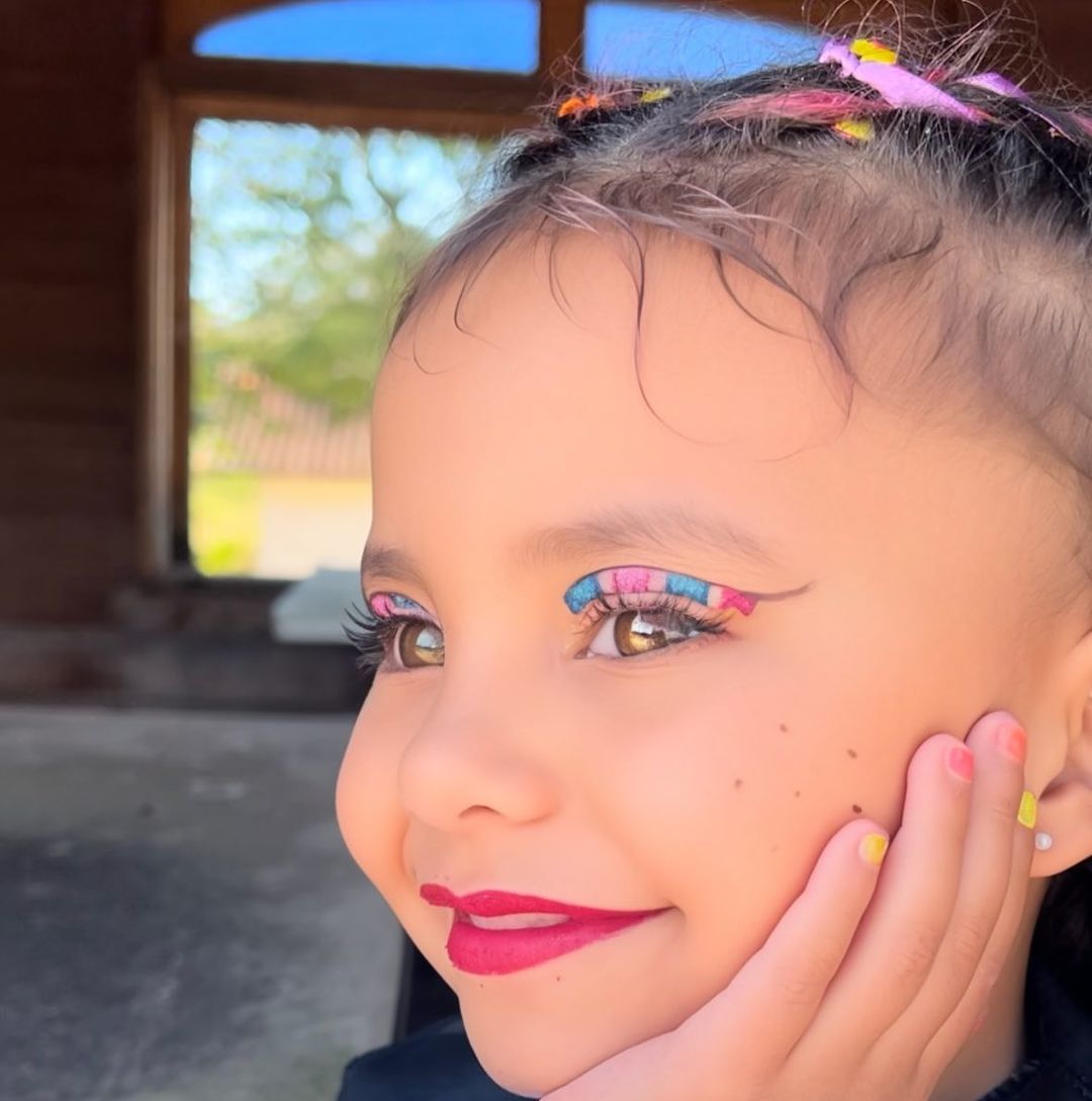 Passo a Passo Criativo: Maquiagens de Bandeirinhas e Balões para Crianças