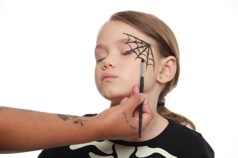Maquiagem Halloween infantil esqueleto