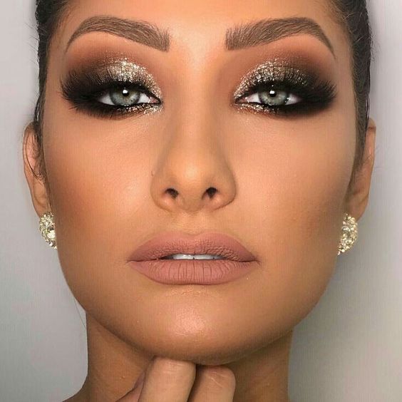 Como escolher o iluminador ideal para seu tom de pele