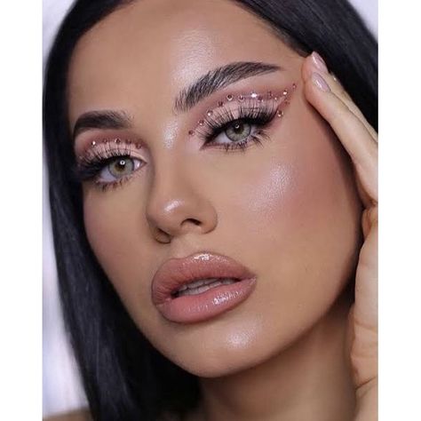 Dicas de combinação de cores para maquiagem lilás