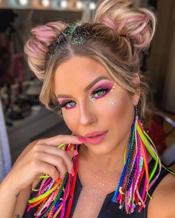 Tutorial Rápido: Delineado Gráfico Colorido para o Carnaval