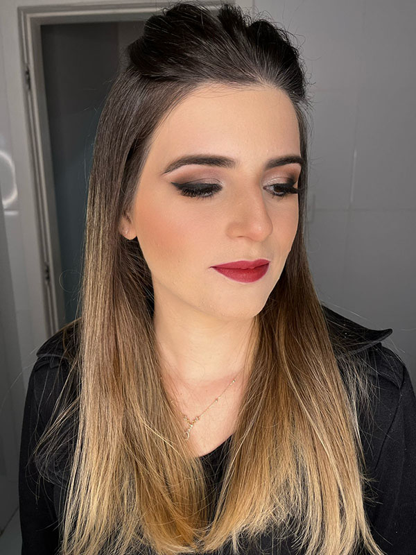 5 Cores de Batom Ideais para Casamentos Diurnos