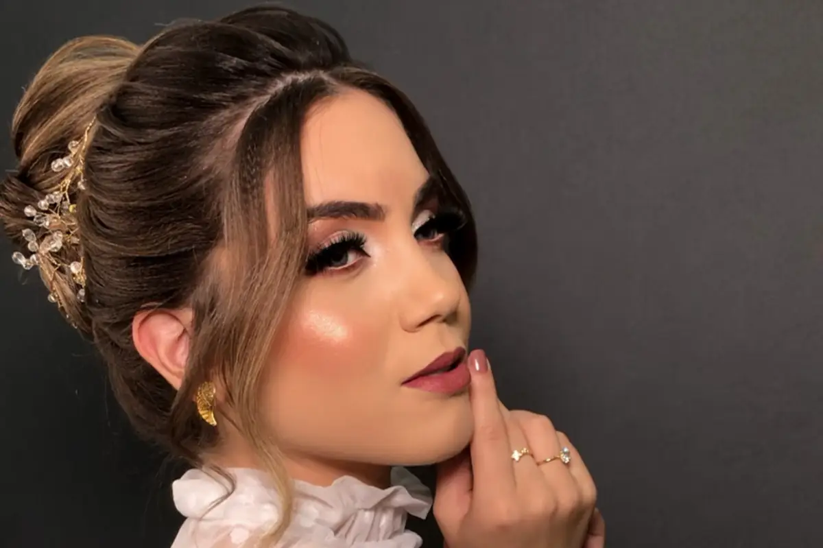 Dicas de Penteados que Combinam com Maquiagem Natural para Casamento