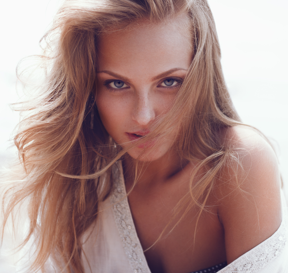 tendências de maquiagem praia 2025