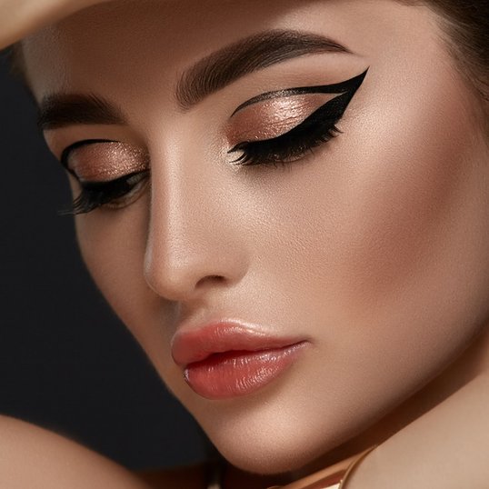 Produtos essenciais para uma maquiagem de Ano Novo 2026 que dura a noite toda