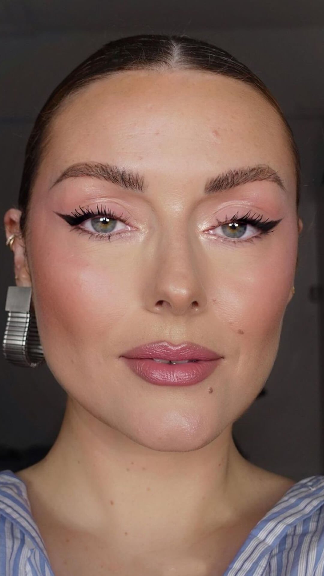 maquiagem de natal com glitter dourado