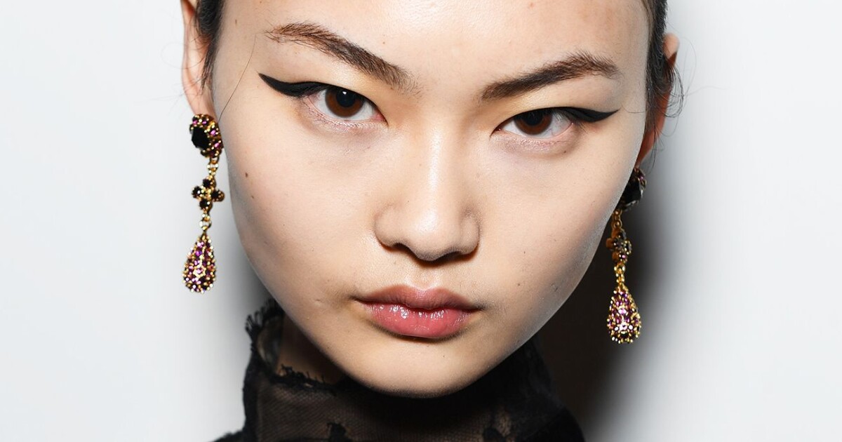 maquiagem para aumentar olhos pequenos