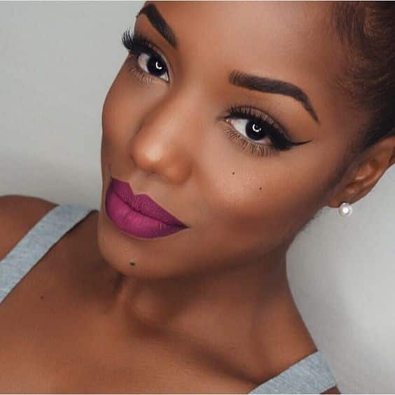 maquiagem para pele morena com batom vermelho