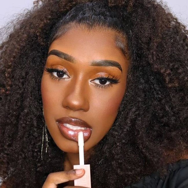 Guia completo de tons de batom para peles morenas